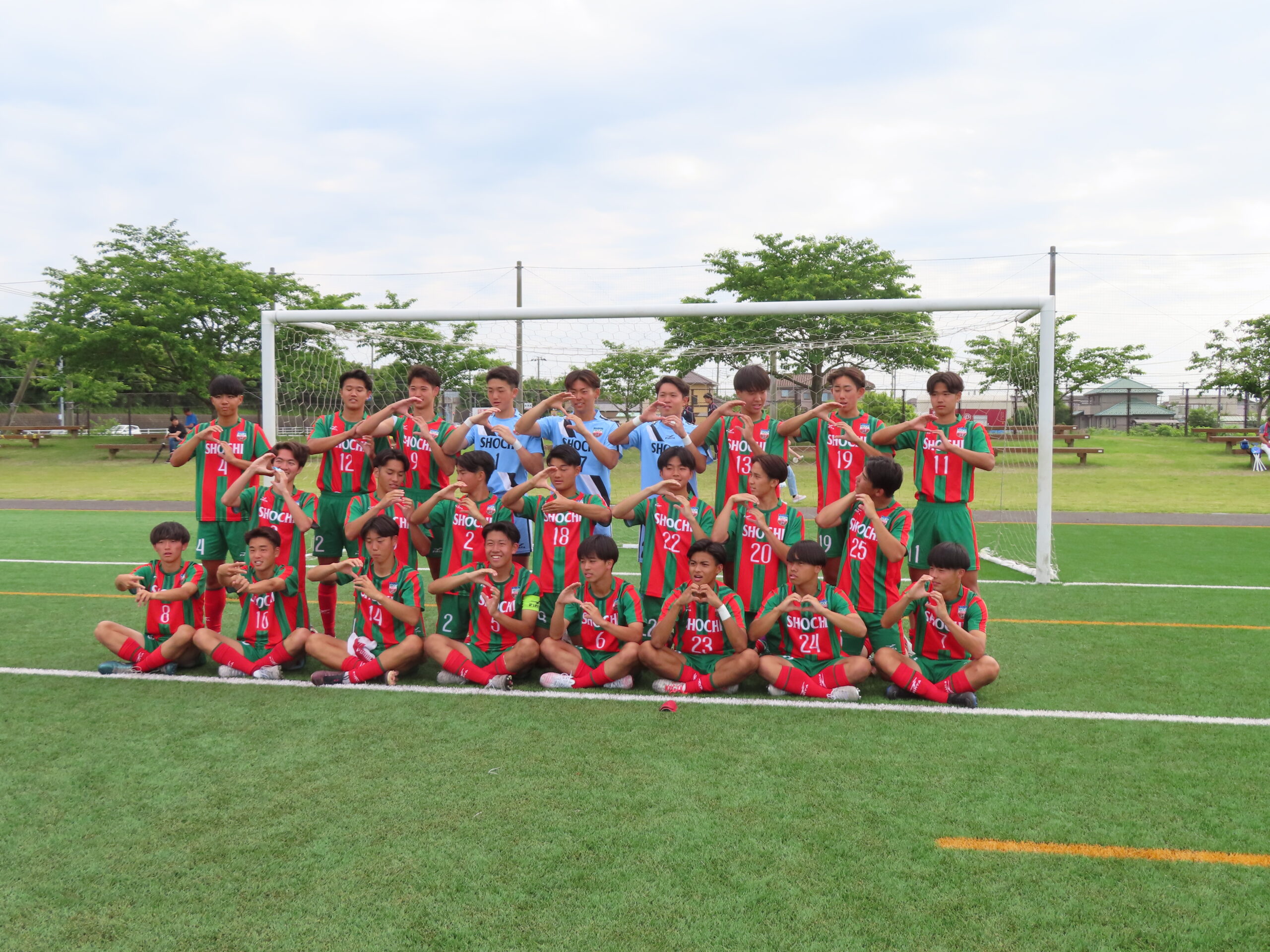 正智深谷サッカー部　移動着　2025年度卒 正智深谷サッカー部2025年度卒業記念タオル - メルカリ
